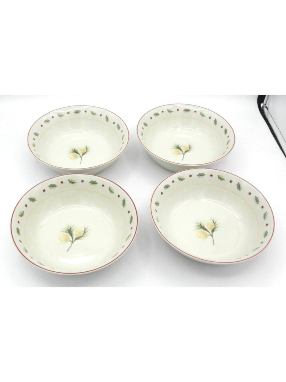 Merry Brite Cereal Soup Bowls with Pine Cone Center Pattern MBT1 Set of 4